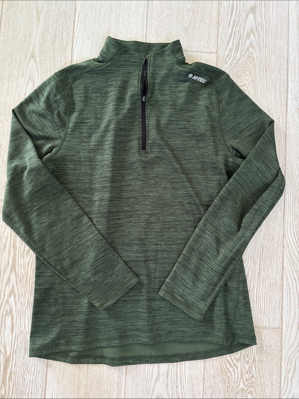 Men’s Hi-Tec size medium 1/4 zip.